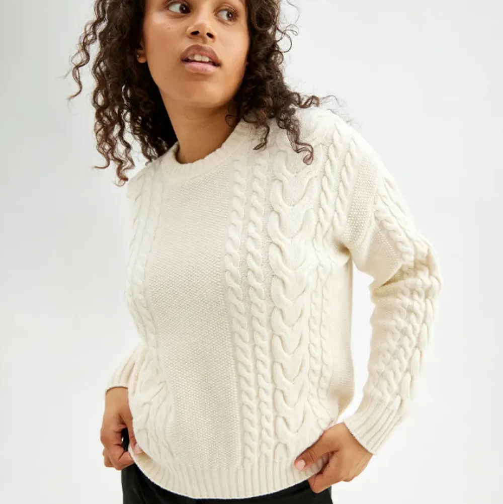 Kabelstickad Troja I Ull Dam Loungewear
